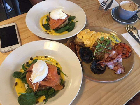 Artezen Espresso Bar - Perisher Accommodation 0