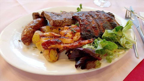 Rosewood Cottage Steakhouse - Perisher Accommodation 0