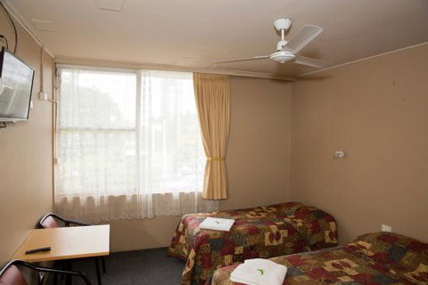 Dolphins Harbourside Hotel - Perisher Accommodation 0