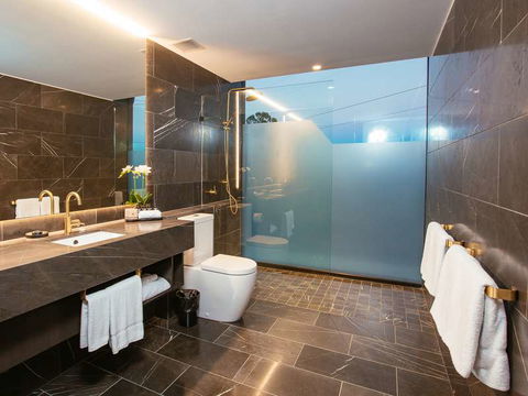 Eatons Hill Hotel - Perisher Accommodation 2
