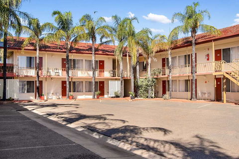 Econo Lodge Griffith Motor Inn - Perisher Accommodation 2