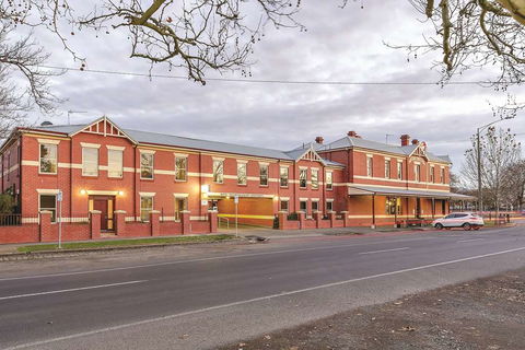 Lake Inn Ballarat - Perisher Accommodation 1