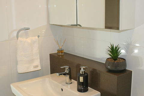 Modern Executive Apt@Barton*1BR*WiFi*Gym*Secure Parking*Canberra - Perisher Accommodation 3