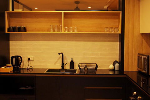 Stylish, Modern, Cute As A Button - Braddon CBD - Perisher Accommodation 9