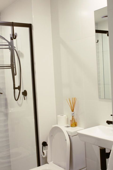 Stylish, Modern, Cute As A Button - Braddon CBD - Perisher Accommodation 6