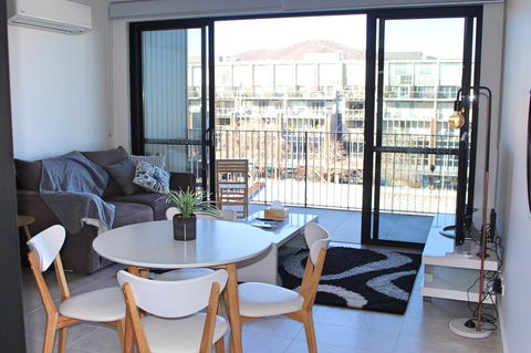 Stylish, Modern, Cute As A Button - Braddon CBD - Perisher Accommodation 5