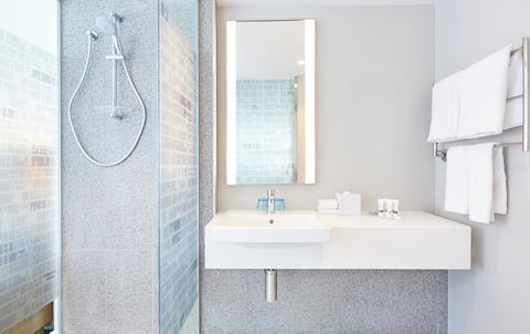 Holiday Inn Express Adelaide City Centre, An IHG Hotel - Perisher Accommodation 4