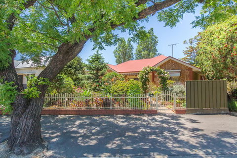 Tanunda\'s Magpie House - Perisher Accommodation 23