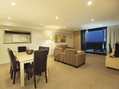 Oaks Adelaide Horizons Suites - Perisher Accommodation 12