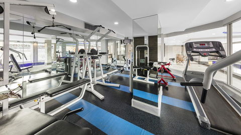 Oaks Adelaide Embassy Suites - Perisher Accommodation 5