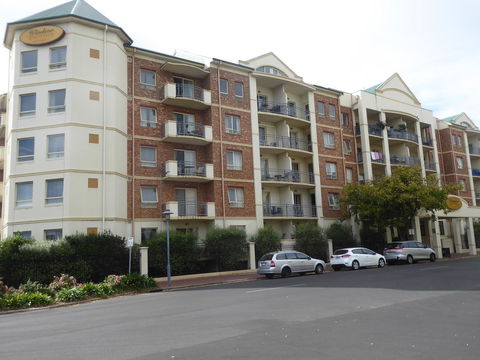 Adelaide City Apartment - 3br, 2bath & Carpark - Perisher Accommodation 0