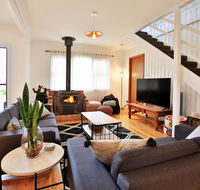 Hudson Bay  Basin View-Pet Friendly-15 Mins to Hyams Beach - Perisher Accommodation
