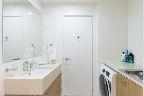 Ther-Rich 2Brm CBD Apartment - Perisher Accommodation 30