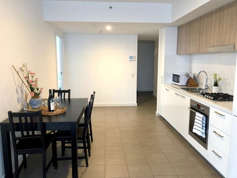 CENTRAL ESCAPE 2 BEDROOM @ ADELAIDE CBD - Perisher Accommodation 6