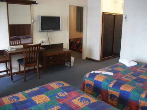 HotelMOTEL Adelaide - Perisher Accommodation 6