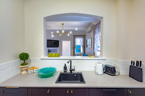 Heritage Townhouse Near Harbour Bridge - Perisher Accommodation 13