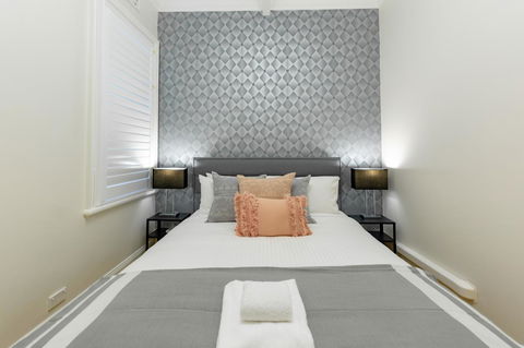 Heritage Townhouse Near Harbour Bridge - Perisher Accommodation 11