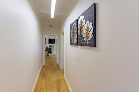 Heritage Townhouse Near Harbour Bridge - Perisher Accommodation 12