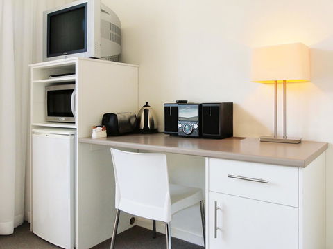 Oaks Nelson Bay Lure Suites - Perisher Accommodation 12