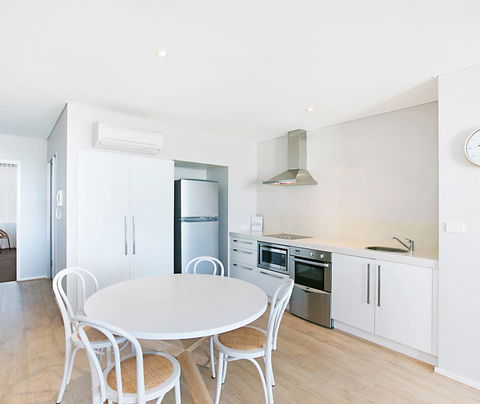 Oaks Nelson Bay Lure Suites - Perisher Accommodation 1