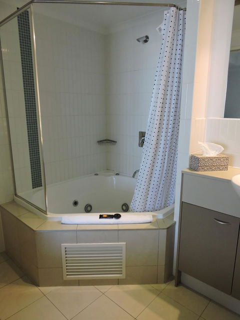 BASE Holidays - Ettalong Beach Premium Apartments - Perisher Accommodation 16