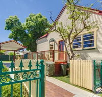 Bright 3-bedroom apartment - Central Armidale - Perisher Accommodation