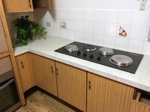 CAMPBELLTOWN HOLIDAY HOME 3 BED + FREE PARKING NCA039 - Perisher Accommodation 1