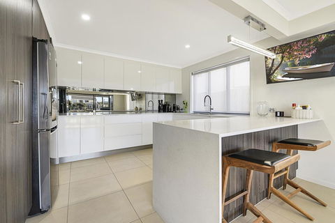 CANAL HOME NEAR MOOLOOLABA - Perisher Accommodation 3