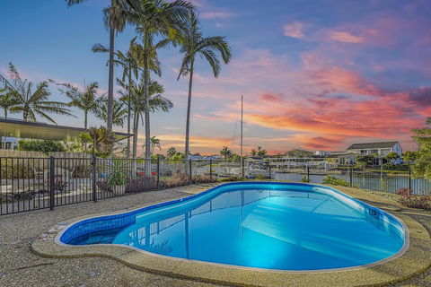 CANAL HOME NEAR MOOLOOLABA - Perisher Accommodation 1
