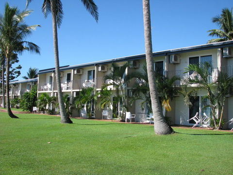 Cardwell Beachcomber Motel & Tourist Park - Perisher Accommodation 0