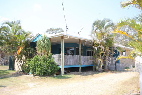 CASTAWAY BEACH HOUSE - Perisher Accommodation 0