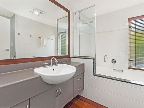 CASTWOOD VILLA No. 1 - Perisher Accommodation 3