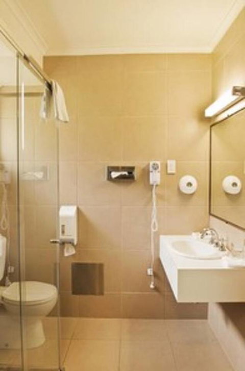 Classic Queen Room 2 In Oakleigh - Perisher Accommodation 3