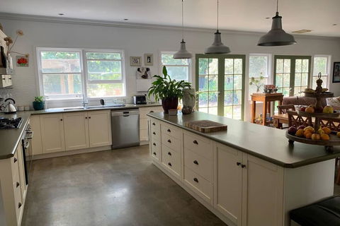 Farm House At The Gateway To The King Valley - Perisher Accommodation 3