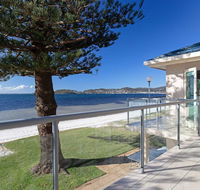 Filoli' 91 Foreshore Drive - huge waterfront home - Perisher Accommodation
