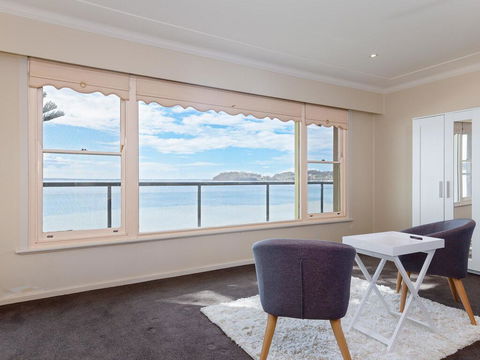 Filoli', 91 Foreshore Drive - Huge Waterfront Home - Perisher Accommodation 1