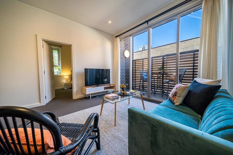 Floral On Frew - Heart Of The CBD - Wifi - Netflix - Perisher Accommodation 3