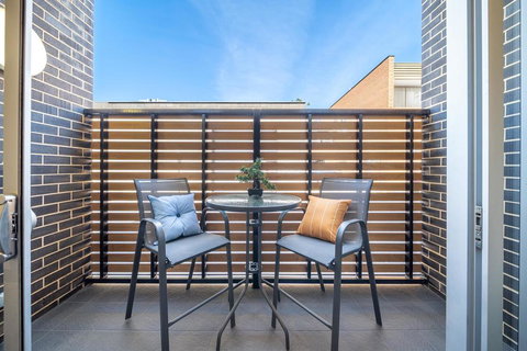 Floral On Frew - Heart Of The CBD - Wifi - Netflix - Perisher Accommodation 2