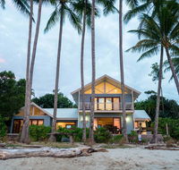 Frangipani Beach House - Newell Beach - Perisher Accommodation