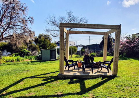 HelloSailor HolidayRental FirePit NBN AppleTV KingBed - Perisher Accommodation 3