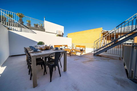 Higher Ground On Seaview-Superb Beach Lifestyle - Wifi - Metres From The Beach - Perisher Accommodation 2