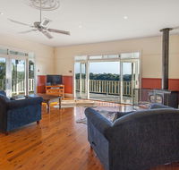 Hopkins River Homestead - Fireplace Linen WiFi 4 bdrm - Perisher Accommodation