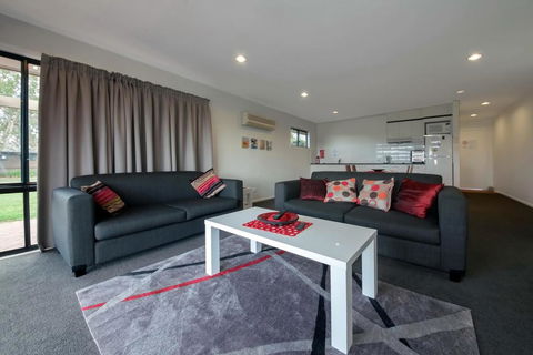 Horizons Golf Club, Villa 107 - Perisher Accommodation 0