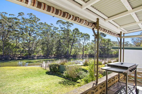Lake Frontage Family Fun Home - Perisher Accommodation 3