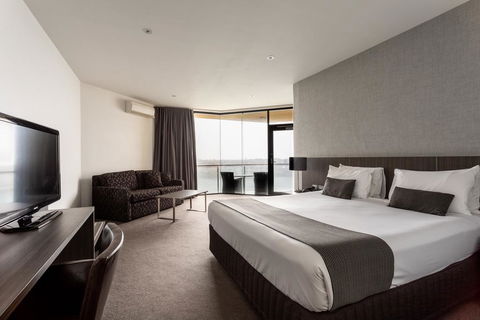 Lakes Hotel - Perisher Accommodation 1
