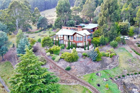 MAGICAL MOUNTAIN RETREAT - 20 Mins To CBD And Only 10 To MONA! - Perisher Accommodation 0