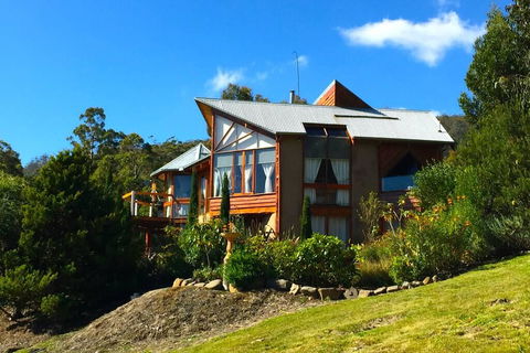 MAGICAL MOUNTAIN RETREAT - 20 Mins To CBD And Only 10 To MONA! - Perisher Accommodation 3