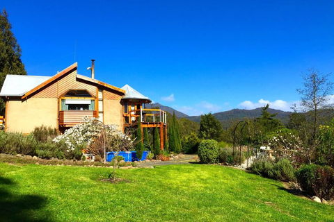 MAGICAL MOUNTAIN RETREAT - 20 Mins To CBD And Only 10 To MONA! - Perisher Accommodation 2