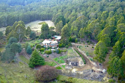 MAGICAL MOUNTAIN RETREAT - 20 Mins To CBD And Only 10 To MONA! - Perisher Accommodation 1