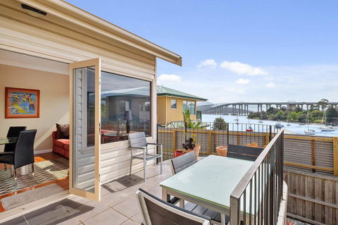 Manfield City Waterfront View Cottage - Perisher Accommodation 1